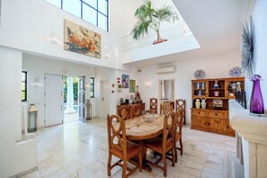 Dining - Casa Charador - Luxury Golf Villa (Alvor)