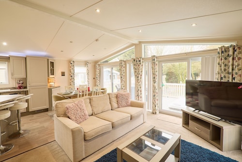 Host Stay Crucible Lodge