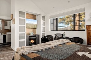 3 bedrooms, desk, WiFi, bed sheets - Cozy Lakefront Retreat w/ Views & Fireplace (Big Bear Lake)