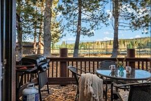 Outdoor dining - Cozy 3BR Knotty Pine, Near Lake & Trails w Deck (Big Bear Lake)