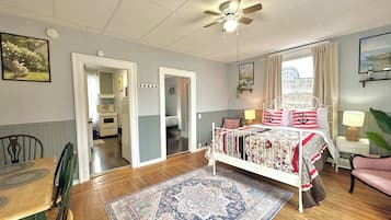 1 bedroom, desk, iron/ironing board, WiFi