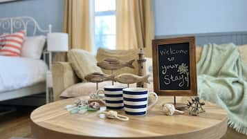 1 dormitorio, escritorio, tabla de planchar con plancha y wifi