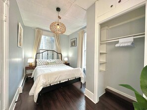 1 bedroom, desk, iron/ironing board, WiFi