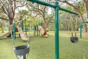 Children’s area - Bass Fishing Haven! Waterfront Hawthorne Home (Hawthorne)