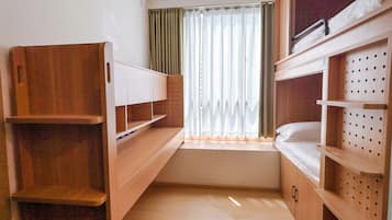 Deluxe Twin Room | In-room safe, desk, laptop workspace, iron/ironing board