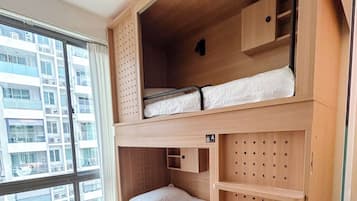 Tomannsrom – deluxe | Safe på rommet, skrivebord, wi-fi (inkludert) og sengetøy