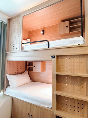 In-room safe, desk, free WiFi