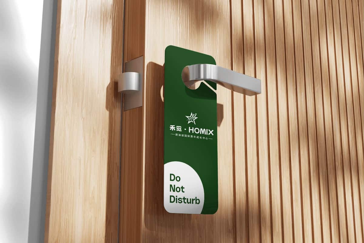 Tallelokero huoneessa, työpöytä, ilmainen Wi-Fi, vuodevaatteet