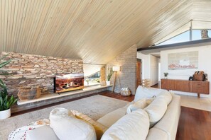 Smart TV, DVD player, books - Luxury Sedona Estate | 5BR + Casita | 2 Hot Tubs & Sauna (Sedona)