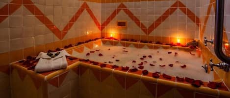 Suite de diseñador, balcón, vista a la ciudad | Spa