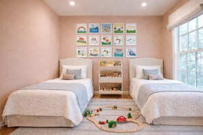 4 bedrooms, iron/ironing board, WiFi
