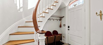 Historic 1868 Farmhouse Kettle Moraine Getaway