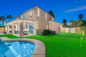 Exterior - 14 Beds, Gameroom, Basketball, Golf, Bowling, Stylish, BBQ, Firepit, Pool+Spa. (Indio)