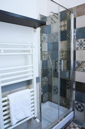Deluxe Double Room | Bathroom