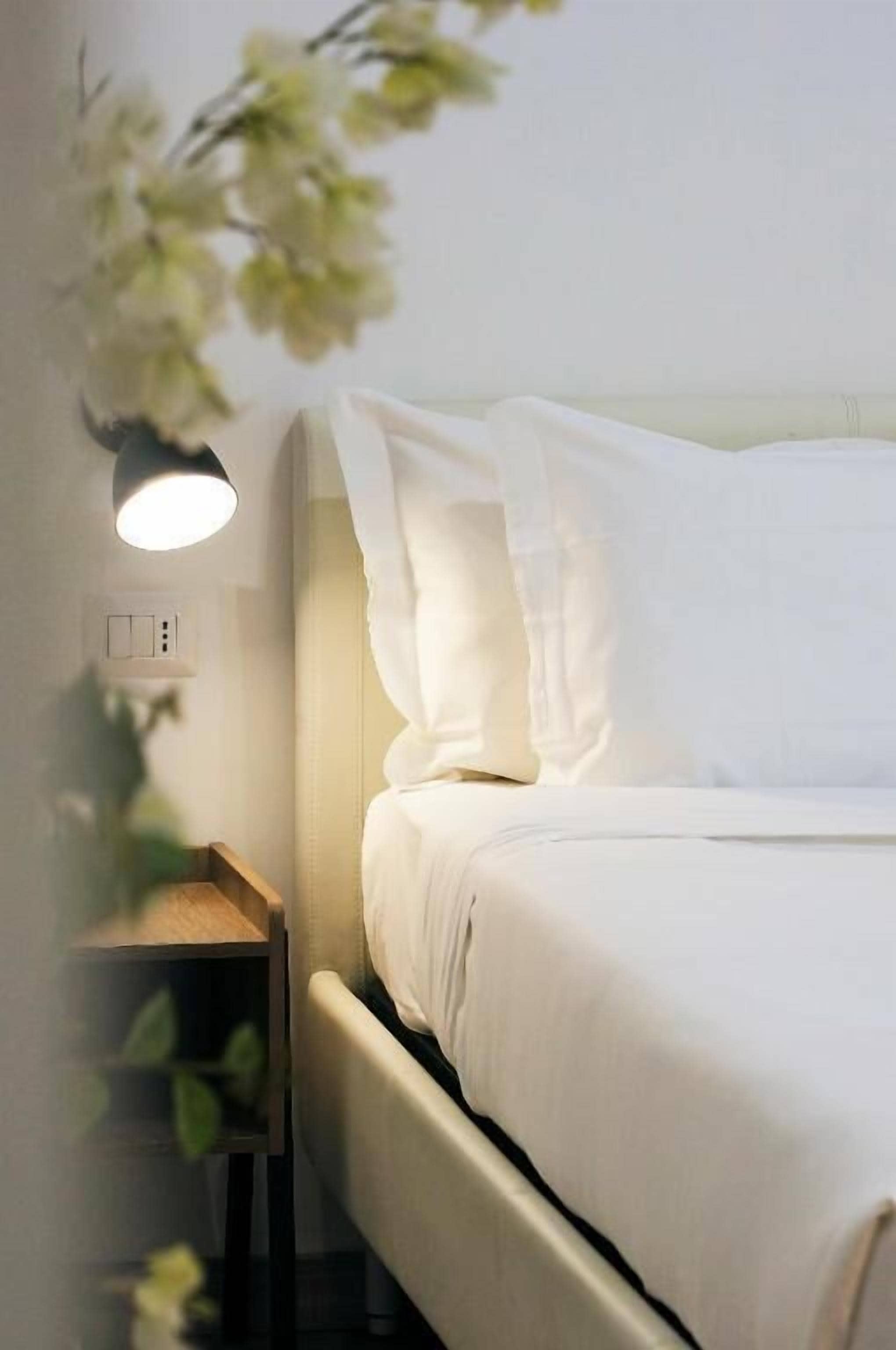 华丽双人房 | 客房内保险箱、遮光窗帘、熨斗/熨衣板、免费 WiFi