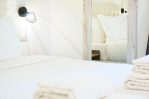 In-room safe, blackout curtains, iron/ironing board, free WiFi - The Roman Way San Giovanni (Rome)