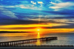 Unclassified image, 2 of 22, button