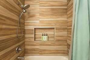 Shower, hair dryer, towels, shampoo - Ultimate Family Retreat - Pool - Games - Hot Tub (Seminole)