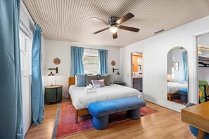 4 bedrooms, desk, iron/ironing board, travel cot - Ultimate Family Retreat - Pool - Games - Hot Tub (Seminole)