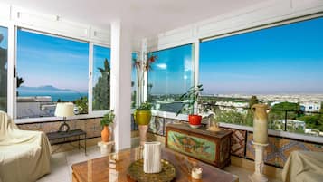 Comfort House, Bay View | Lobby sitting area