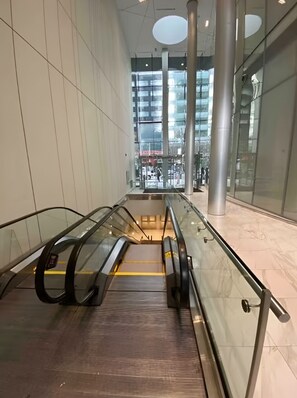 Unclassified image, 5 of 12, button