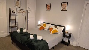 2 bedrooms, iron/ironing board, free WiFi, bed sheets - Cosy 2 Bedroom House | Sleeps 6 | Free Parking (South Yorkshire)