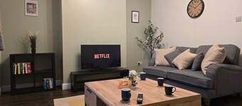 Cosy 2 Bedroom House | Sleeps 6 | Free Parking