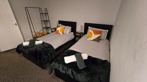 2 bedrooms, iron/ironing board, free WiFi, bed sheets - Cosy 2 Bedroom House | Sleeps 6 | Free Parking (South Yorkshire)