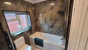 Hair dryer, towels - Cosy 2 Bedroom House | Sleeps 6 | Free Parking (South Yorkshire)