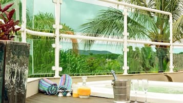 Premium Double Room, City View | Outdoor spa tub