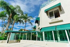 Exterior - Louise Village (São Sebastião)