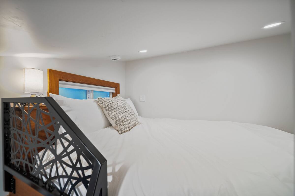 Design Loft, Kitchen, Courtyard View | Blackout drapes, free WiFi