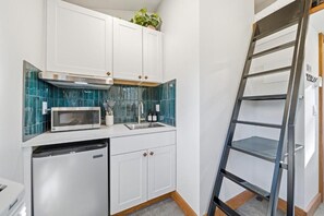 Design Loft, Kitchen, Mountain View | Private kitchen - Basecamp Lodge (Mount Shasta)