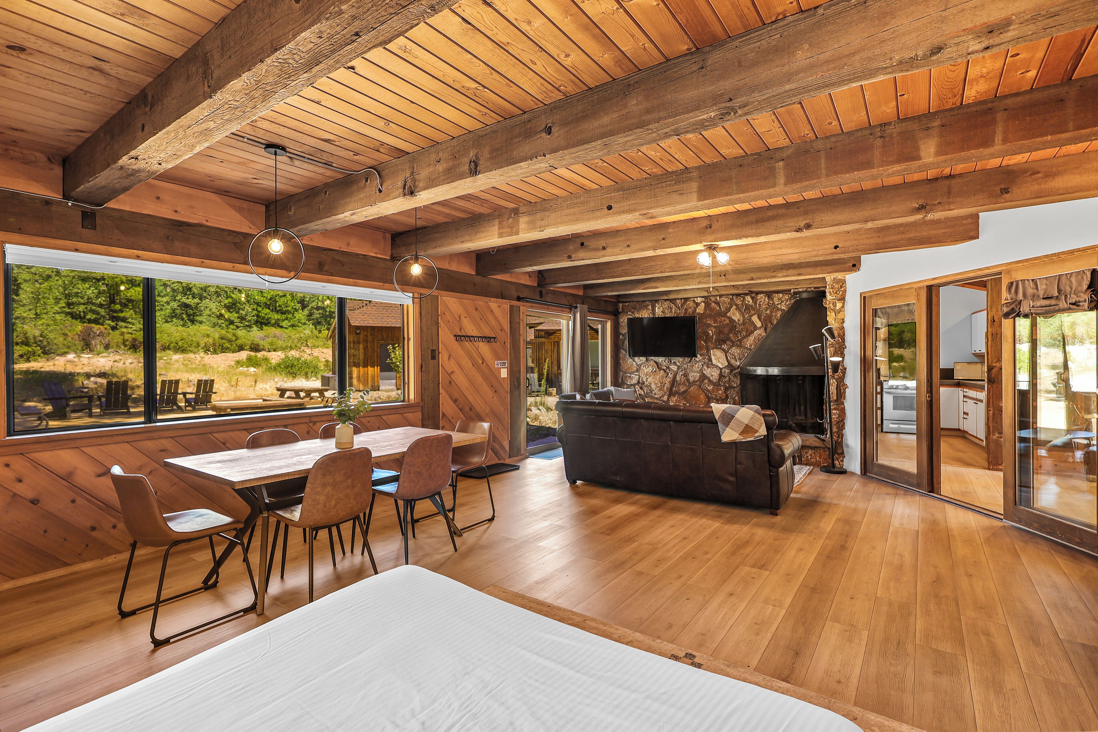Family Suite, Kitchen, Mountain View | Dining