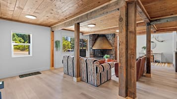 Family Suite, 3 Bedrooms, Kitchen, Courtyard View | Interior