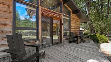 Cabin, Kitchen, Mountain View | Terrace/patio