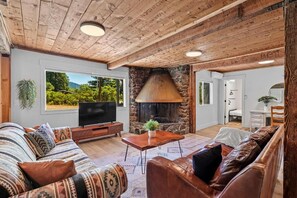 Unclassified image, 4 of 97, button - Basecamp Lodge (Mount Shasta)