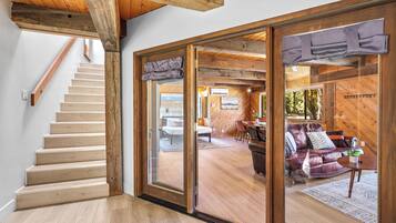 Family Suite, Kitchen, Mountain View | Interior