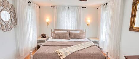 5 chambres, bureau, fer et planche à repasser, lit parapluie