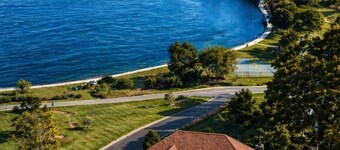 Classic Coastal Family Home | Walk to Sea;King Bed