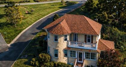 Classic Coastal Family Home | Walk to Sea;King Bed