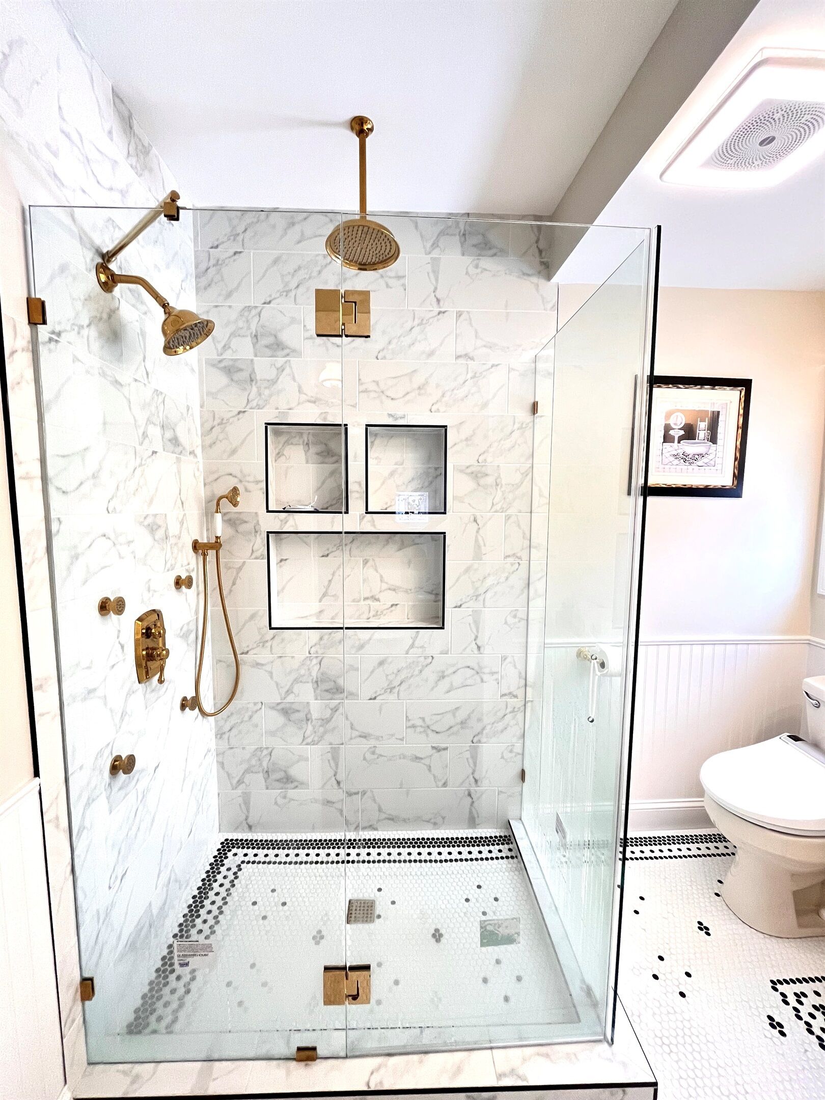 Dusj, hårføner, bidé og håndklær