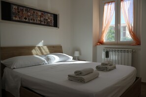 2 bedrooms, iron/ironing board, WiFi, bed sheets - DOMUS SAN DOMENICO - Central - Parking - Wifi (Terracina)