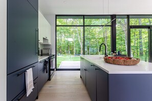 Fridge, microwave, oven, stovetop - NEW: Fabulous Glass Contemporary in Kerhonkson (Kerhonkson)