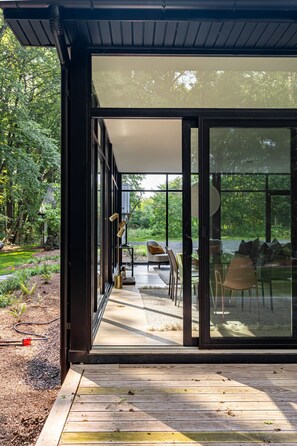 Exterior detail - NEW: Fabulous Glass Contemporary in Kerhonkson (Kerhonkson)