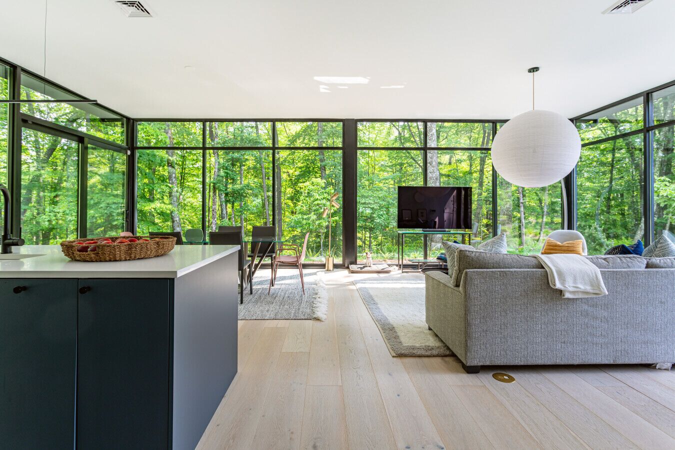 Smart-TV, Videospiele, Bücher, Arbeitsbereiche