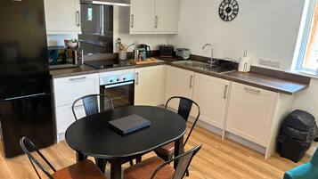 Coffee/tea maker, fridge, microwave, oven