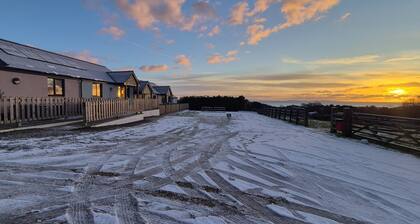 Pet Friendly Cottage with Sea Views