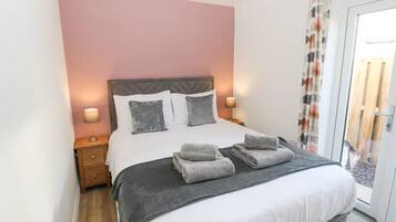 2 bedrooms, iron/ironing board, free WiFi, bed sheets