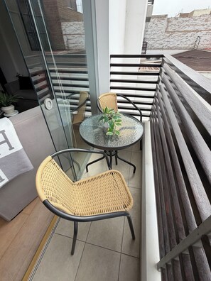 Property grounds - Luxury Executive 1BR with Balcony in Prime Miraflores – Walk to Dining & Parks (Miraflores)